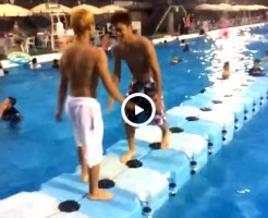 【Vine動画】スジ筋イケメンがプールでスリ筋友達の水着をずらしたったｗ