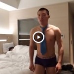 【Vine動画】裸ネクタイの筋肉イケメンDKがホテルではしゃいだオチが秀逸すぎる件ｗ