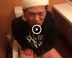 【Vine動画】下痢で苦しみながら便器に座るやんちゃ系イケメンを笑いながら撮影する鬼畜がおるｗ