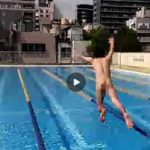 【Vine動画】夏休み、無人のプールに全裸で飛び込むジャニーズ系スリムイケメンが青春すぎる♪
