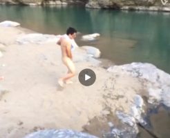 【Vine動画】ネタを始める前に撮影しちゃってるから、筋肉イケメンの巨根が丸見えなんですわｗ