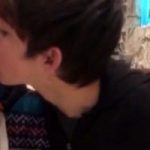 【Vine動画】ジャニーズ系イケメンが食事中に隣の美少年の頬にキス…そしてノンケの反応ｗ