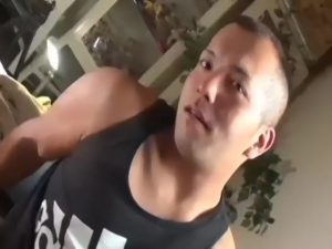 【ゲイ動画ビデオ】強面だけどハーフ顔のノンケ筋肉マッチョイケメン君がオナニーして手コキされ、ザーメン噴出！