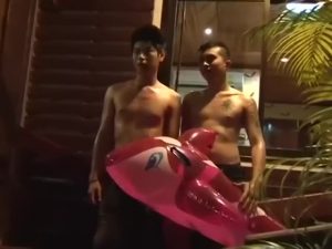 【ゲイ動画】アジア系筋肉イケメンのグラビア撮影と本番！　騎乗位も正常位も淡々とした一風変わったゲイセックス！
