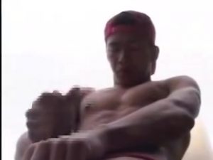 【ゲイ動画ビデオ】逞しい海の男、筋肉マッチョライフガードイケメンが海辺で巨根オナニー！　そして筋肉やんちゃイケメンとの濃厚ゲイエッチ！