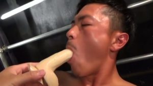 【ゲイ動画ビデオ】精力絶倫そうなノンケのスジ筋イケメンのケツマンをディルドを拡張してから巨根で串刺しにして中出し！
