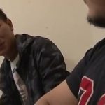【ゲイ動画】アプリで初顔合わせの筋肉イケメンの家を訪れたEXILE系スジ筋イケメン、濃厚キスと巨根セックスを楽しんじゃう♪
