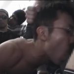 【ゲイ動画】真面目そうなメガネリーマンを取り囲み、電車内で集団痴漢ファックする鬼畜やんちゃ野郎たち！