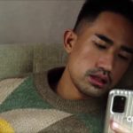 【ゲイ動画】オシャンティーな雰囲気が半端ないアジア系筋肉イケメン外国人が、巨根オナニーしたり扱かれたり♪