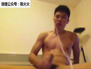 【ゲイ動画】制服がよく似合うアジア系スジ筋イケメンがチャットオナニーで巨根をシコシコ！