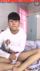 【ゲイ動画】BGMに合わせ腰を振りまくるアジア系なジャニーズスリ筋美少年が巨根をシコシコオナニー自撮り！