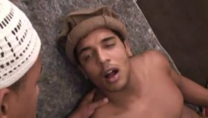 【ゲイ動画ビデオ】アラビア系のスジ筋イケメンが豪華絨毯の上でしっとりとした巨根セックスをぶちかます！