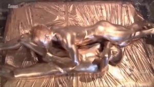 【ゲイ動画ビデオ】スジ筋イケメンと筋肉イケメン兄貴が全身に金粉を塗って巨根をバキュームフェラ！　ギラギラチンポがエッグい！