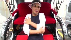 【ゲイ動画ビデオ】観光地でも大人気のかっこ良すぎるスジ筋イケメンノンケ車夫に、人力車に座って巨根を扱いて貰った！