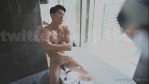 【ゲイ動画ビデオ】ゴリマッチョイケメンの浴室アナニー！　ディルドでケツマンを掘りながら巨根扱きで射精！