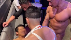 【ゲイ動画ビデオ】筋肉イケメンマッチョが集うゲイバーで、筋肉イケメンが肉壺となって巨根輪姦される！