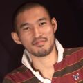 【ゲイ動画】野獣系なスジ筋イケメンをケツ掘りブランコに乗せ、連続ファックにディルドアナル拡張！　壮絶な輪姦に声も出ない！