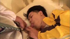 【ゲイ動画ビデオ】具合が悪いと訴える筋肉イケメン患者に、オチンチン注射をアナルへ打ち込んで治療する変態医師！