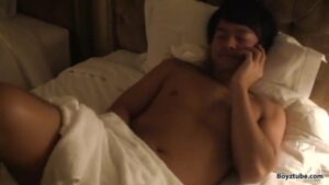 【ゲイ動画ビデオ】夏を感じさせるガチムチマッチョやんちゃ系イケメンのオナニー、タチのバーチャル♪