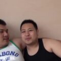 【ゲイ動画】アジア旅行を満喫するガチポチャイケメンくん、クマ系イケメンとのセックスも味わう♪