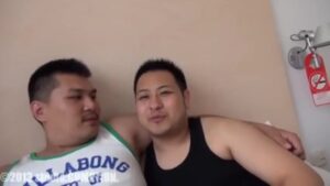 【ゲイ動画ビデオ】アジア旅行を満喫するガチポチャイケメンくん、クマ系イケメンとのセックスも味わう♪