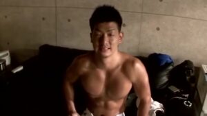 【ゲイ動画ビデオ】ケツマン即ズボ3Ｐというハードファックで犯されまくるやんちゃ系筋肉イケメンのガチ悲鳴！