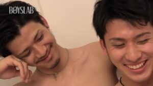 【ゲイ動画ビデオ】好きなスジ筋イケメンとの写真で抜けず、生きたように動くドールとセックスしちゃった筋肉イケメンくんwww