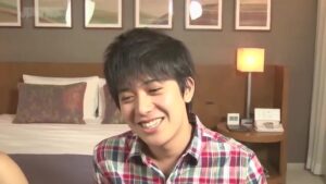  【ゲイ動画ビデオ】沖縄出身の純粋そうなジャニーズ系スリ筋美少年をゴーグルマンが拘束巨根セックスで無茶苦茶に抱く！