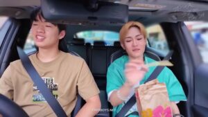 【ゲイ動画ビデオ】筋肉イケメンくんが運転する車デートに大興奮のジャニーズ系スリ筋美少年。思わず車中キスから激しいイチャイチャエッチにハッテン！