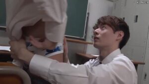 【ゲイ動画ビデオ】自習中に変なことをしちゃったジャニーズ系スリ筋美少年DKとやんちゃ系筋肉イケメンDKにガチポチャ教師が混じって3Pにハッテン！