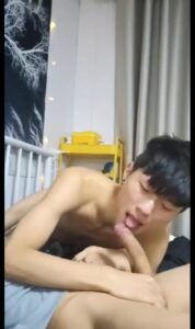 【ゲイ動画ビデオ】とんでもなくやんちゃそうなスリ筋美少年二人が、カメラを置いてスマホ片手に巨根をぶっ込む自撮りファック！