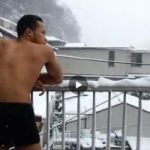 【Vine動画】雪が積もるベランダにパンツ一丁で佇む筋肉マッチョイケメンの哀愁たるやｗ