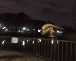 【Vine動画】夜の公園、池に向かって全裸フルチンダイブするジャニーズ系筋肉イケメンｗ