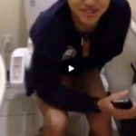 【Vine動画】トイレに突撃したらやんちゃけいイケメンが巨根モロ出しで用を足してたわｗ