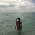 【Vine動画】海からズンズンとジャニーズ系童顔イケメンがフルチンで上陸してきたんだけどｗ