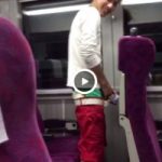 【Vine動画】電車内で我慢出来ずにペットボトルへ放尿するやんちゃ系金髪イケメンくんｗ
