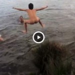 【Vine動画】やんちゃ系筋肉イケメンたちが全裸で湖に飛び込むって青春過ぎて胸熱♪